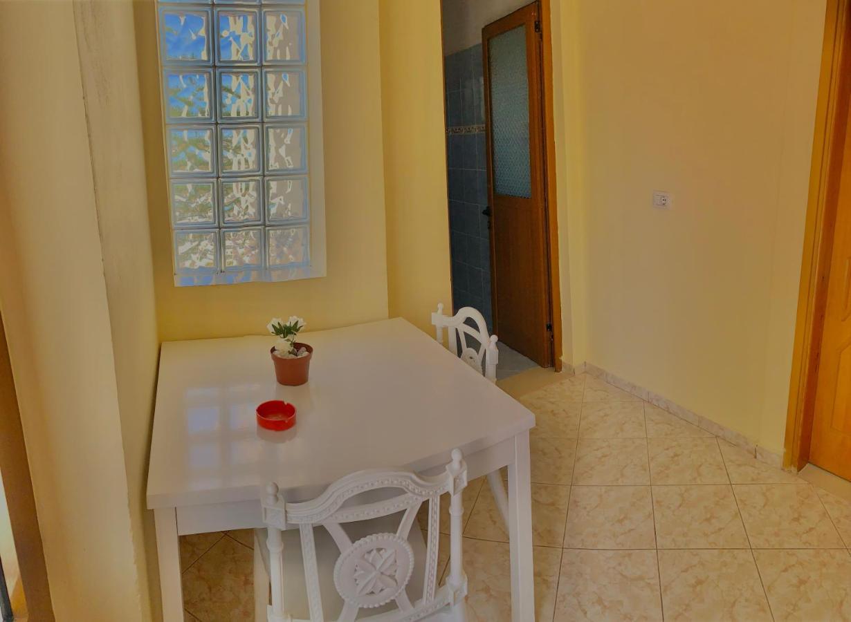 Ava'S Guesthouse Ksamil Esterno foto