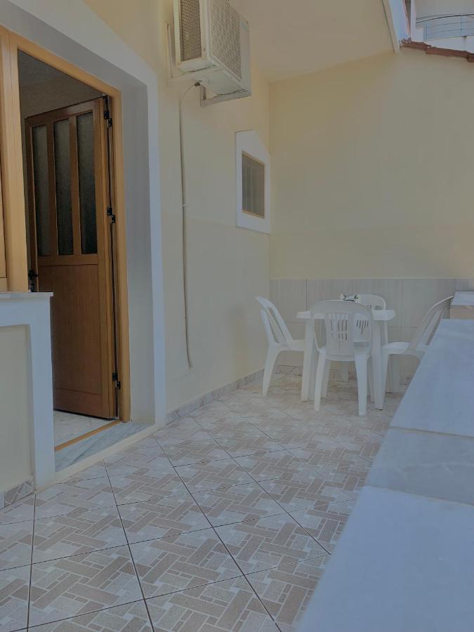 Ava'S Guesthouse Ksamil Esterno foto